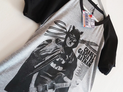 Remera Unisex Manga Ranglan Charly García es Batman en internet