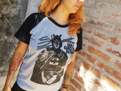 Remera Unisex Manga Ranglan Charly García es Batman - Beatagonia Store