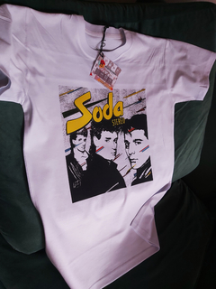 Remera Unisex Blanca Soda Stereo Portada 1984 - Beatagonia Store