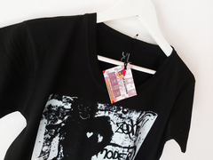 OUTLET - REMERA UNISEX negra Clics Modernos Charly Talle XL - Beatagonia Store
