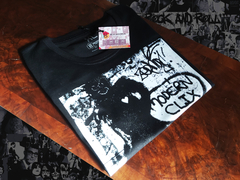 OUTLET - REMERA UNISEX negra Clics Modernos Charly Talle XL en internet