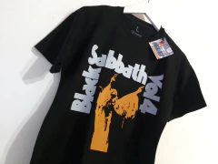 Remera Unisex Negra Black Sabbath VOL.4 en internet
