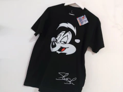 Remera Pepe Le Pew Slash Negra Unisex - tienda online