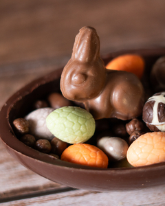 Medio Huevo de Pascua con Huevitos en internet