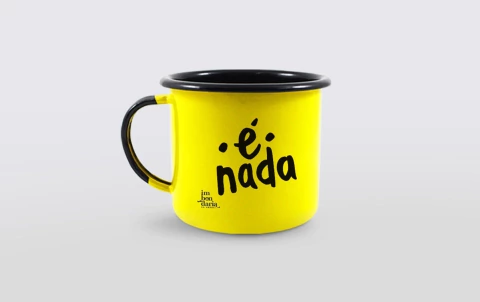 Caneca esmaltada “É nada!” (Amarela) - comprar online