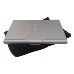 Tarjetero de Metal Satinado en internet