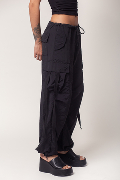Calça Parachute Kiara Preta - comprar online