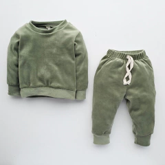 CONJUNTO BEBE PLUSH OLIVA