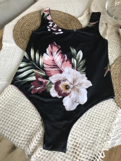 Malla ENTERIZA FLORA en internet