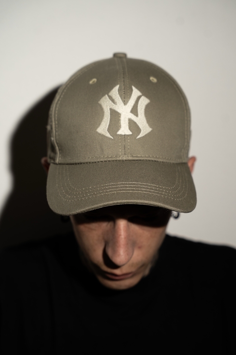 Gorra Never Younguer Cemento