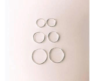 Trio de argolinhas finas.