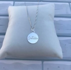 Colar 45 cm com placa gratidão .