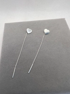 Brinco fio coração.