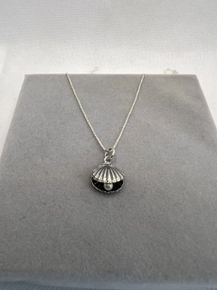 Colar 45 cm concha prata envelhecido.