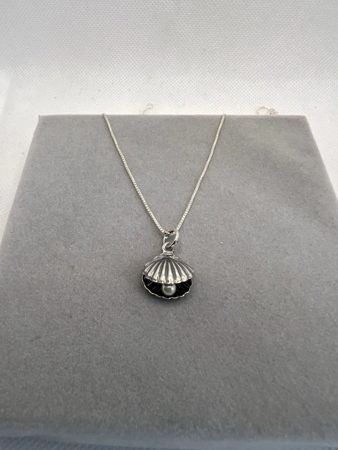 Colar 45 cm concha prata envelhecido.
