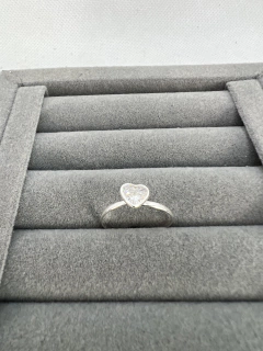 Anel solitário de coração. - comprar online