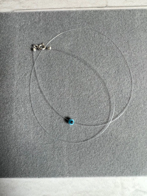 Colar fio de nylon mini olho grego.