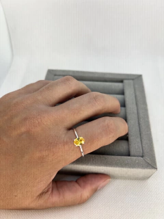 Anel solitário citrino aro 18.