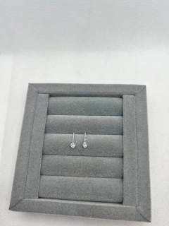 Brinco bolinhas e coração pendurado . - comprar online