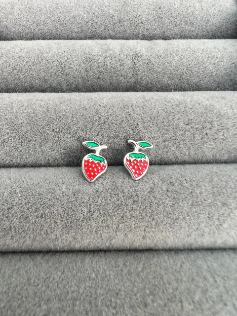 Brinco infantil mini morango.