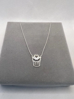 Colar 45 cm doce cupcake. na internet