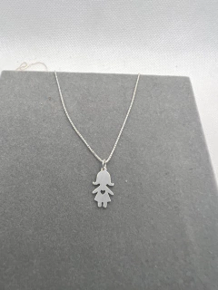 Colar 45 cm com pingente filha .