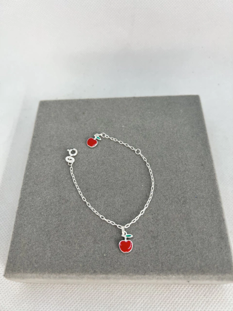 Pulseira de bebê maça.
