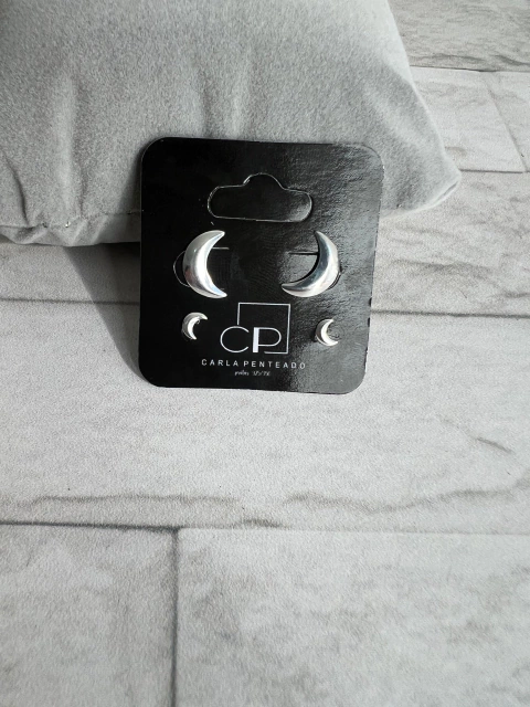 Conjunto de brincos luas.