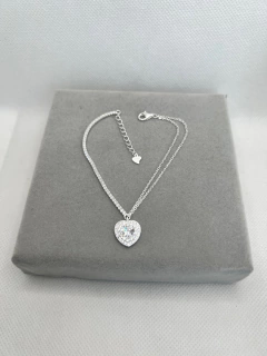 Pulseira coração toda cravejada em zircônias.