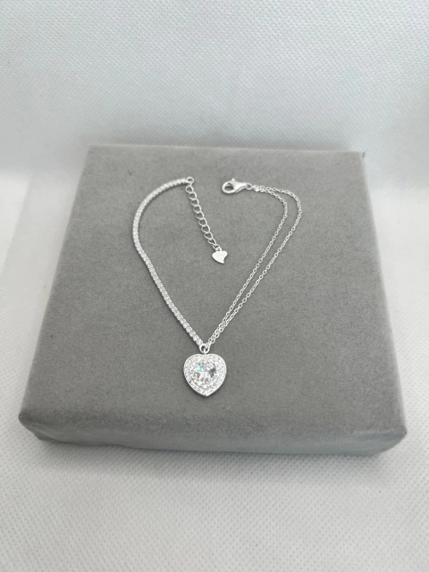 Pulseira coração toda cravejada em zircônias.
