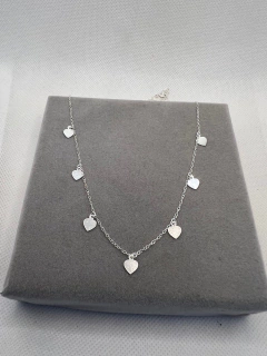 Choker mini corações.