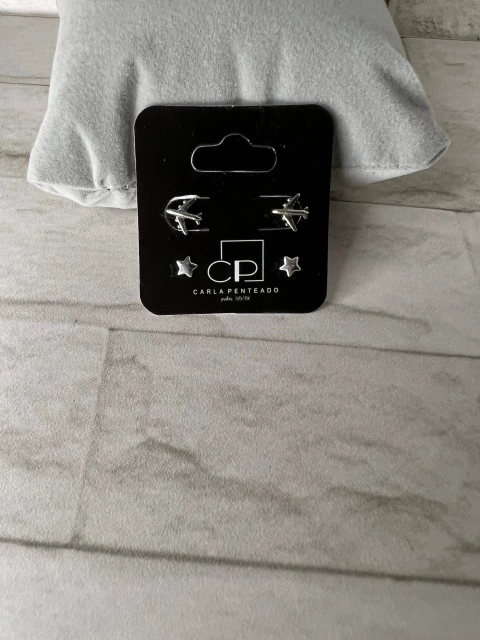 Conjunto de brincos avião e estrela .