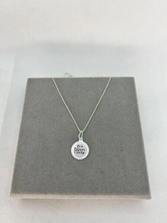 Colar frase Ore Espere Confie. - comprar online