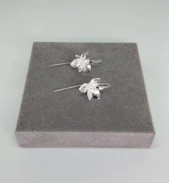 Brinco flor lírio gancho G . - comprar online