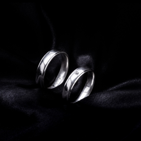 Par de alianças Prata 925 liso com rebaixos laterais - REF 13B