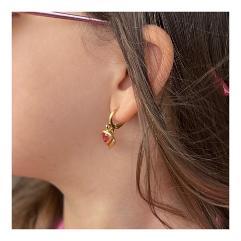 Brinco argolinha coração rosa Laurinha - Banhado á Ouro 18K