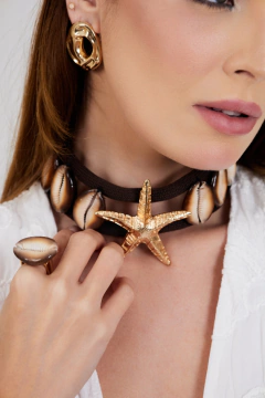 CHOKER SANTORINI DE BÚZIOS NATURAIS DOURADA - comprar online