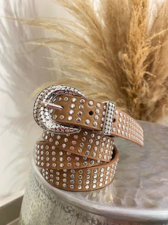 Cinto Carmélia na internet