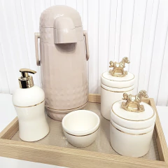 Kit Higiene Bebê 25x35cm Creme Filete Dourado Cavalinho - KITCUTI BABY DECOR