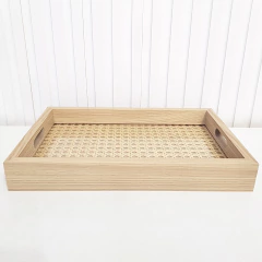 Bandeja 20x30cm laminada com fundo palha indiana e vidro