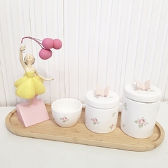Boneca Menina Decorativa com Balões em Resina - Amarelo na internet