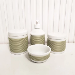 Kit Higiene Bebê - Conjunto 4 pçs Porcelana com Alinhavado Verde Oliva