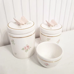 Kit Higiene Bebê - Trio Floral com Filete Dourado aplique Borboleta - comprar online