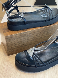 Schutz Birken Papete Preta Pedraria Amarração S20733 0184 0001U na internet