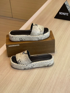 Schutz Flat Form Couro Snake S21869 0015 0010U - comprar online