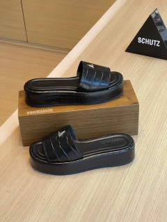 Schutz Flat Form Preto Verniz Escamas S21869 0015 0006U - comprar online