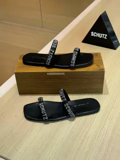 Schutz Flat Preta Strass Logo Rasteira