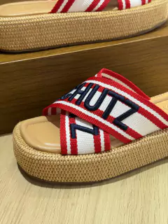 Schutz Sandália Flatform Plataforma Palha/Azul/Vermelho - comprar online
