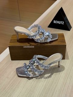 Schutz Sandália Mule Couro Prata Pedraria Salto Médio Fino