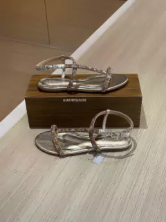 Schutz Flat Dourada Strass Logomania Rasteira